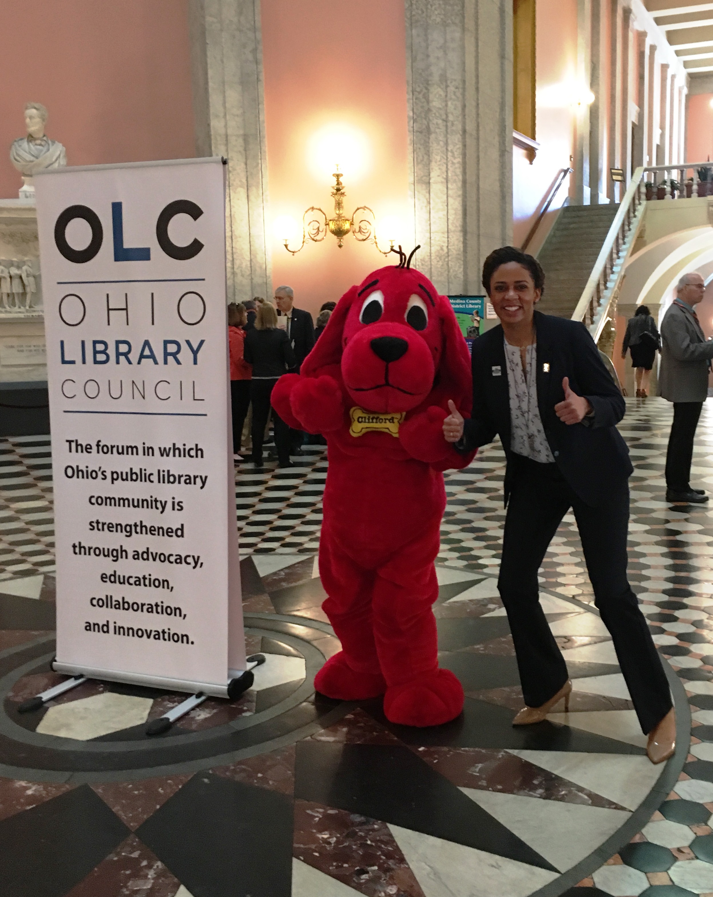 Statehouse photo with Clifford