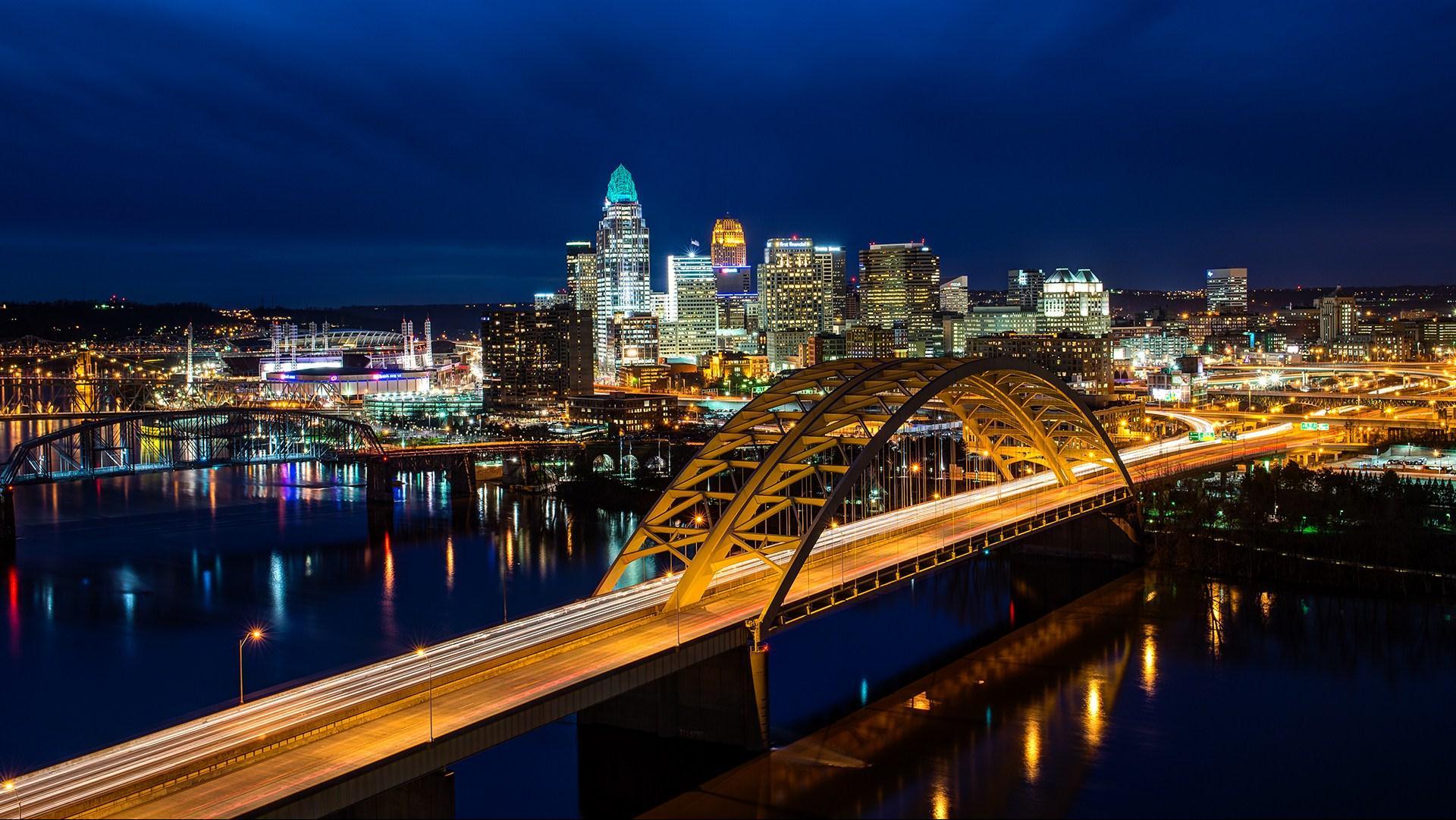 photo of Cincinnati skyline at night