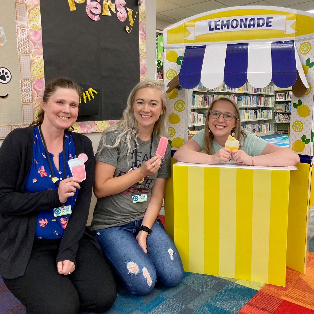 photo of 3 women at play lemonade stand
